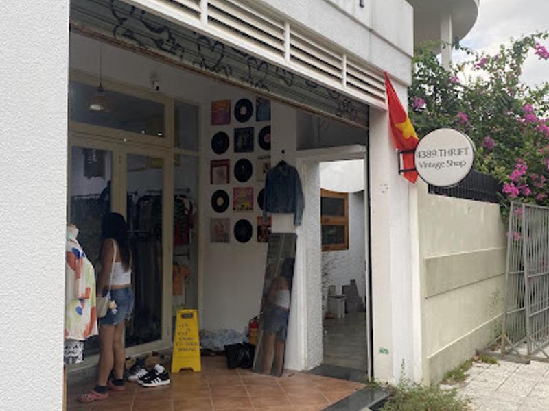4389.THRIFT Vintage Shop